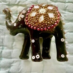 3 LUCKY little elephants